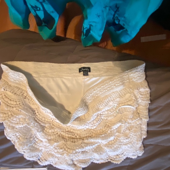 XL/XXL Lace Shorts Cream Color - Picture 3 of 5
